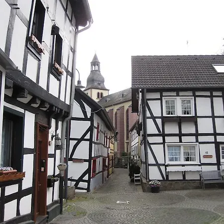 شقة - An Der Kunstakademie *