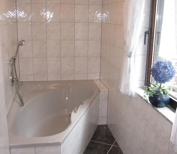 - An Der Kunstakademie * Heimbach